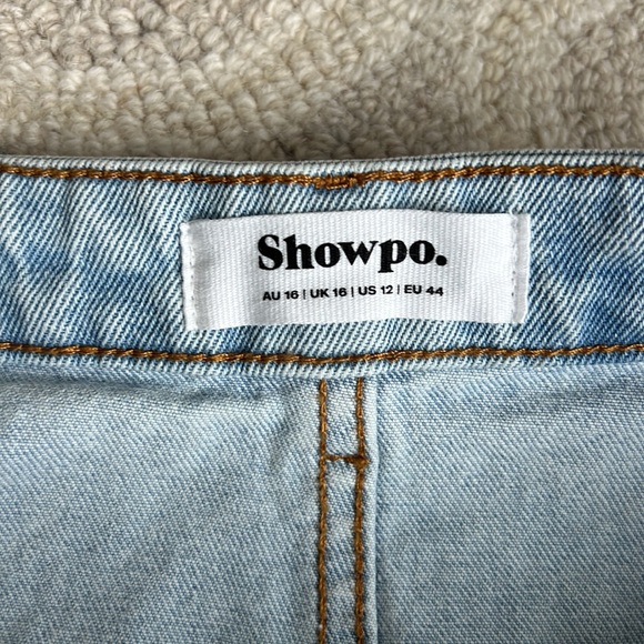 Show Po JANEVE MIDI SKIRT - FRONT SPLIT DENIM SKIRT IN MID WASH - Picture 3 of 6